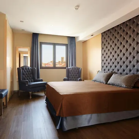 Otel Pedro I De Aragon 4 Estrellas Superior