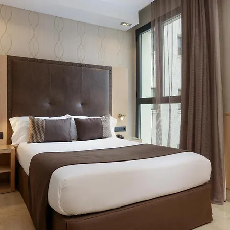 Pedro I De Aragon Hotel