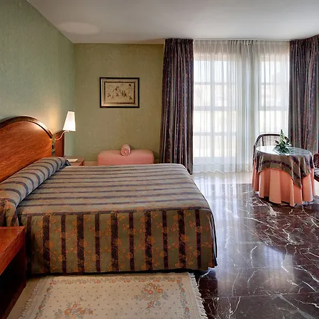 Pedro I De Aragon 4 Estrellas Superior Huesca