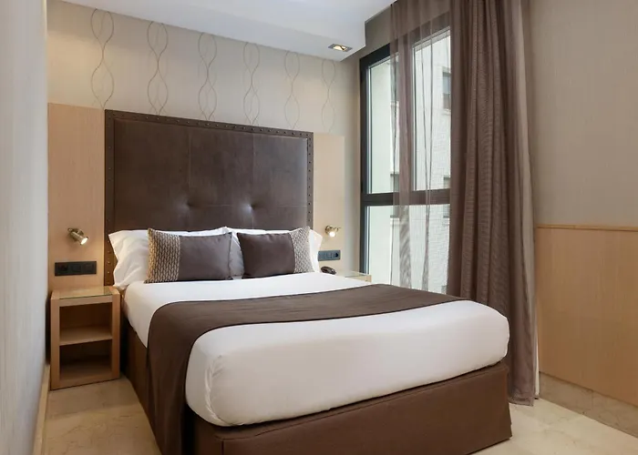 Pedro I De Aragon 4 Estrellas Superior Hotell