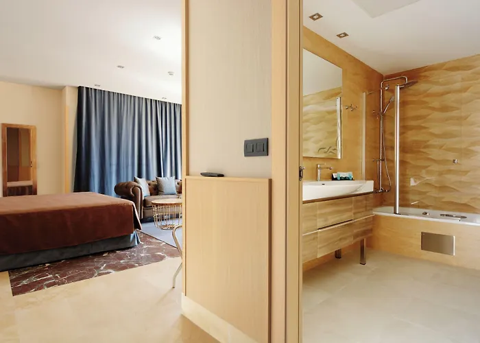 Pedro I De Aragon 4 Estrellas Superior Hotell Huesca